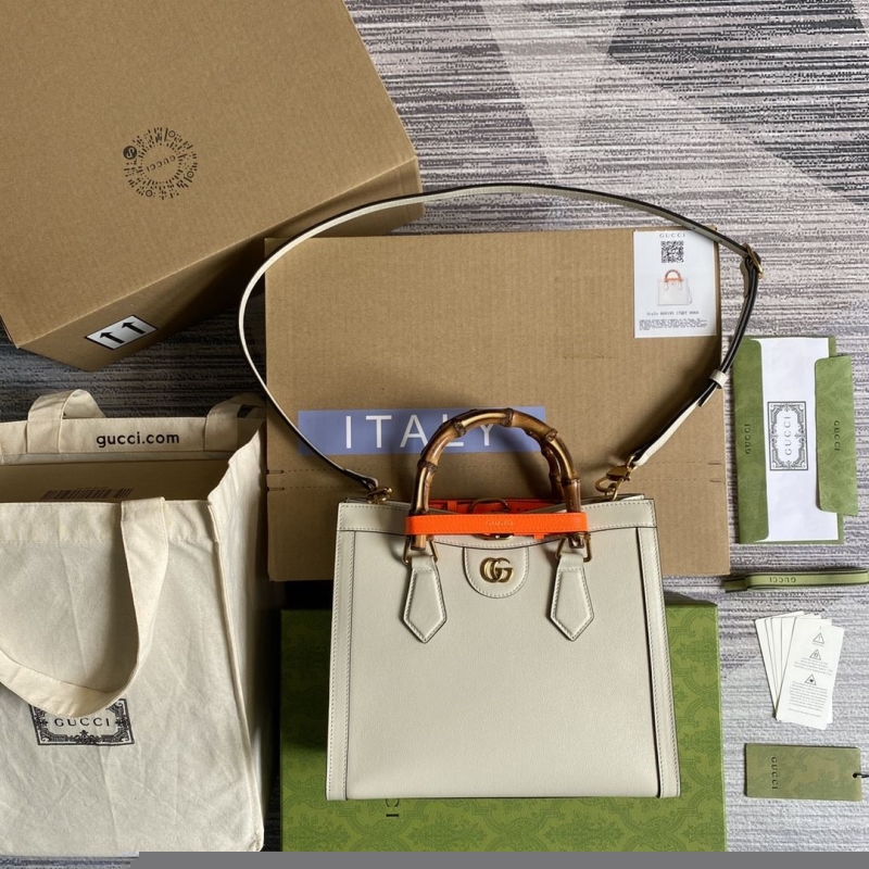 G*u*i shopping bags